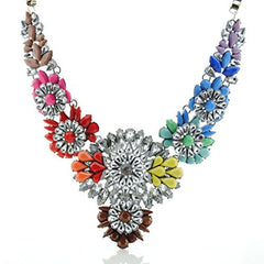 Collar con Detalles de Flores en Cristales de Colores